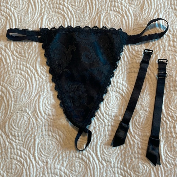 NWOT! Frederick’s of Hollywood Corset Set - Picture 6 of 8